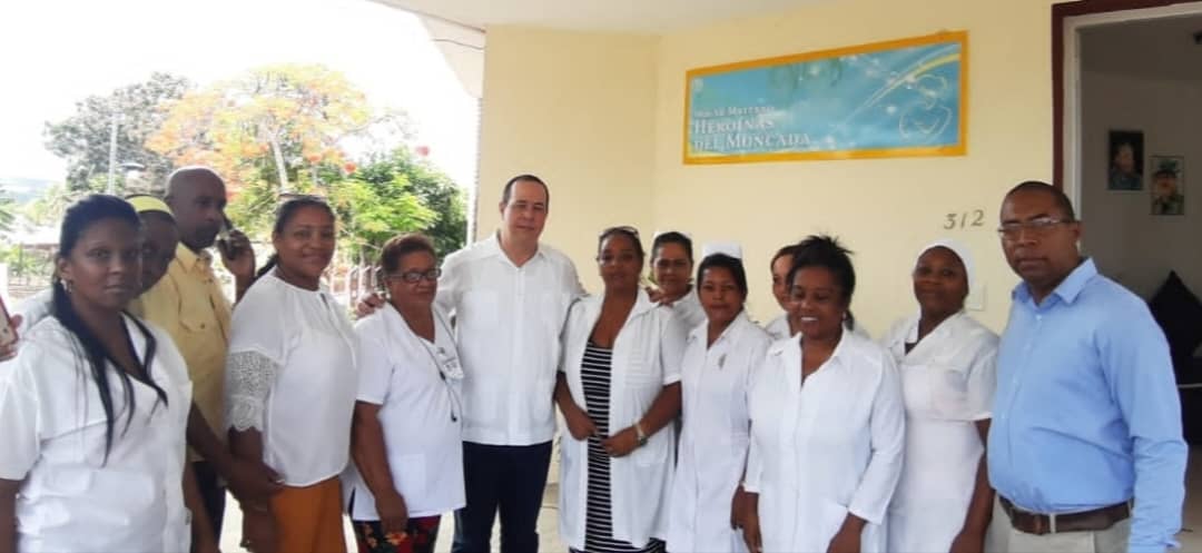 japortalmiranda's tweet photo. A pocas horas de conmemorar el 70 aniversario del asalto a los cuarteles Moncada y Carlos Manuel de Céspedes, este martes recorrimos varias instituciones de #Salud en la provincia de #SantiagoDeCuba.

#CubaPorLaVida 🇨🇺 https://t.co/v79xYOyWsB