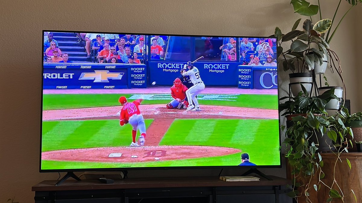 alexfernelius's tweet photo. At least the game is on tv now. The sound still sounds like it’s on the phone recording @Markgubicza https://t.co/gsg4d41Lk0