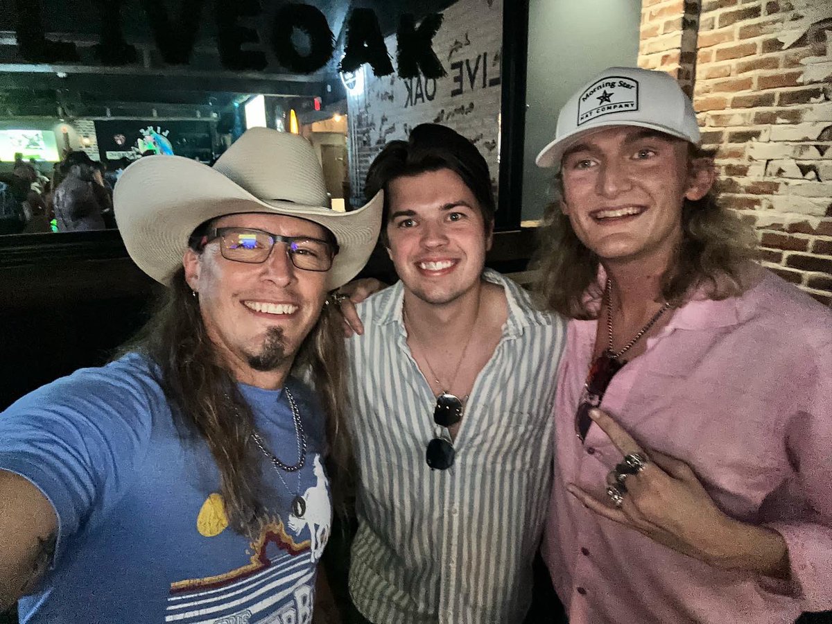 JMCOfficial's tweet photo. Many thanks to everyone that came out and listened to us make some noise tonight! 
•
Always great seeing friends!
•
Much love, JMC 
•
#BeccaRae #AdamWheeler #LilSkinny #TreyLewis #CameronHavens and so many others! Great seeing you all! https://t.co/10qdvz4SR1