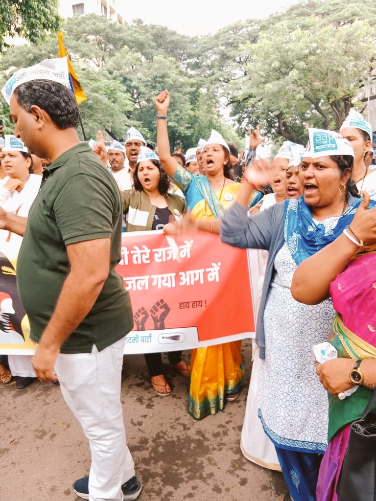 MothertouchG's tweet image. मणिपूर येथे कुकी महिलांसोबत अमानुषपणे अत्याचार त्यांच्यावर झालेला आहे आणि त्यांना विवस्त्र करून जी दिंड काढण्यात आलेली आहे खरंतर त्यांना व्यवस्था दोन महिलांना विवस्त्र करून धिंड काढली गेली आहे ती त्या फक्त दोन महिलांना विवस्त्र नाही केला तर ही घटना म्हणजे भारतीय संस्कृतीला