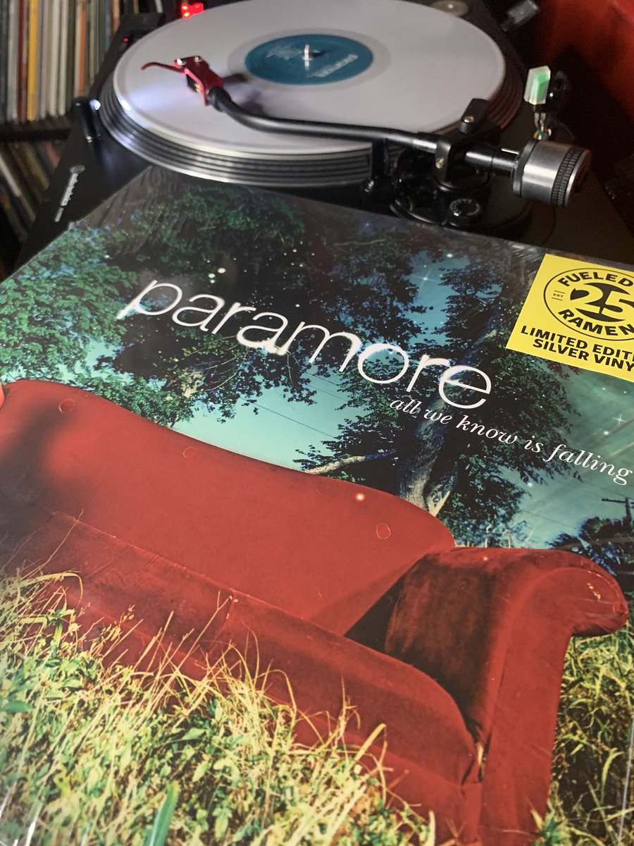 casey33rpm's tweet photo. July 26th 2005, two great debut albums were released. @paramore All We Know Is Falling & @chiodos All's Well That Ends Well. #PARAMORE #allweknowisfalling #allswellthatendswell #albumanniversary #vinyl #vinylcollection #vinylcollector #vinyljunkie #vinylcommunity https://t.co/s7wp5gQx1N