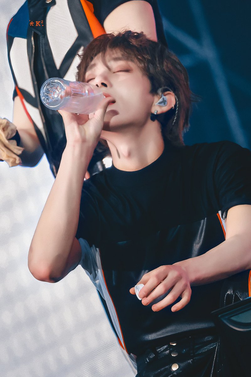 K2_1230_'s tweet photo. 230722 🫗🥵

#세븐틴 #seventeen
#조슈아 #joshua 

HD 🔗：https://t.co/gpHA9yBoJf https://t.co/cLTpnzvUXP