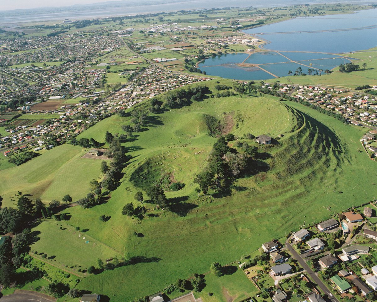 Graham Leonard talks about the Auckland Volcanic Field and its fiery past with Kim Hill on RNZ 🌋 This interview is part of a regular series on @radionz Saturday mornings.  Catch the last session 👉 mtr.cool/zzeiyavzly