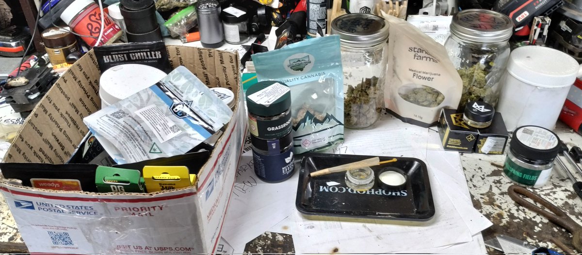 ZackFlinn2's tweet photo. 2023 people have no care about providing you with quality products cannabis wise!! They want your money most online will take you cash and bye bye then others will send you trash The Townhouse Uptown DC !! Online supplies is a tough one not much luck I just love good weed!! https://t.co/w4wXv0zzrB