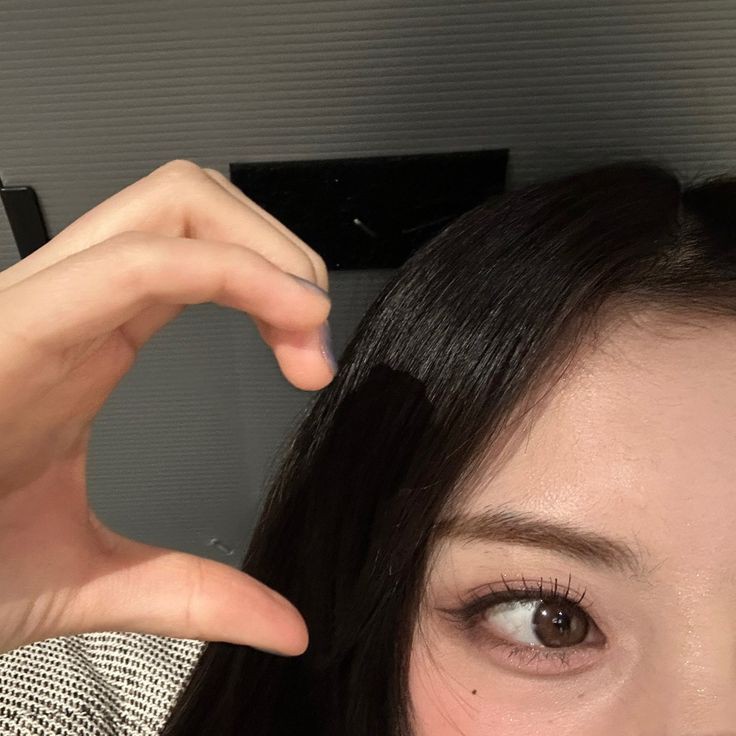 hernvls's tweet photo. hello! i'm lea, new to #studytwt but not in #stantwt and looking for moots !! ⋆ ୭ 🦢
 
- she her, filo 
- enfj, aquarius
- jhs (upcoming g8)
- enha, nj, le ssera, twice, taylor swift, ariana g, lola amour
- reading, poetry‌, cooking &amp; cats!

♡ / ↻ to be moots ! so much love 🤍 https://t.co/YzVvMYougb