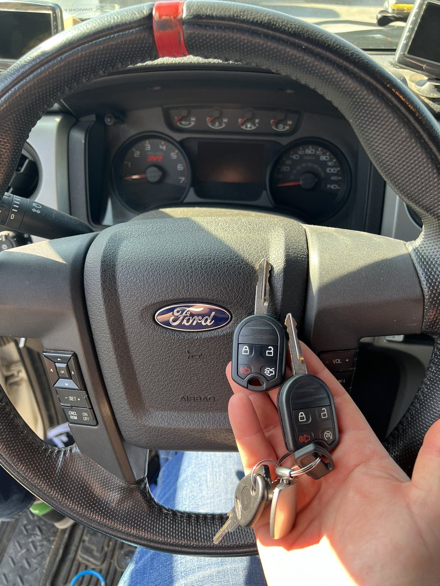 ChiaviFerrara's tweet photo. Ferrara …. Duplicato chiave Ford disponibile subito non aspettare i tempi della casa madre ! Noi te la consegnamo subito . OKEYSERVICE SOSKEYS #chiaviauto #lagosanto #duplicazione #rovigo #portomaggiore #portogaribaldi #stienta #bologna #ferrara #copparo #codigoro #comacchio https://t.co/UN0CiLXn5c