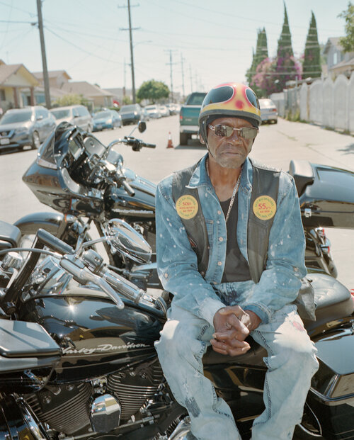 dieworkwear's tweet photo. have always felt that fashion mags should cover fewer designers and celebs, and instead look at dress as a kind of sociological practice. how do bikers, gardeners, and fishermen dress? what are their styles?

East Bay Dragons, the oldest Black motorcycle club on the West Coast: https://t.co/BXe7xyYT4t