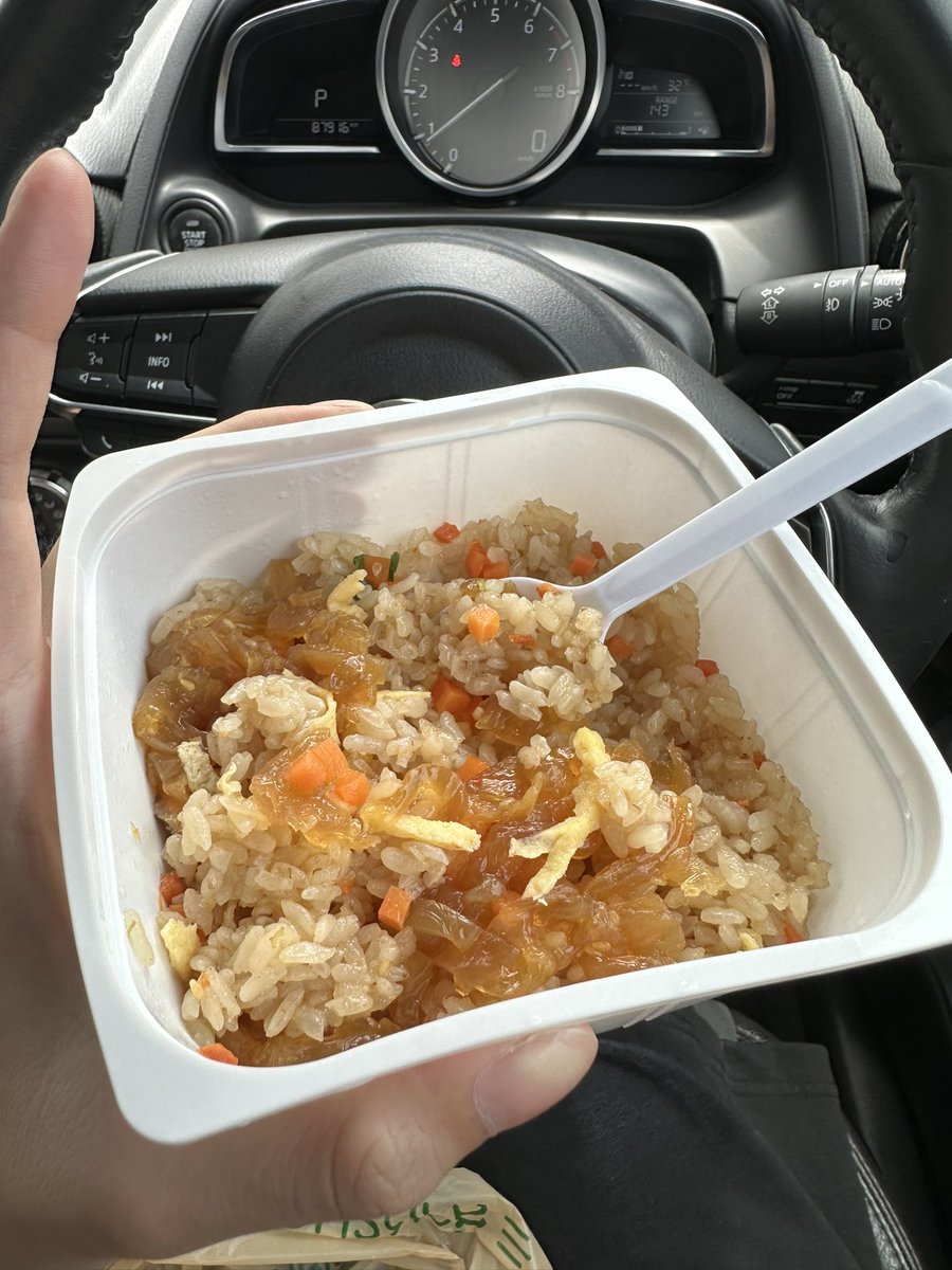Ball_y_'s tweet photo. เมื่อกี้ขับรถตำรวจเรียกโดนปรับ400กินข้าว7เลย ก้ดี🤣🤣🤣 https://t.co/rkSDoFwwnW