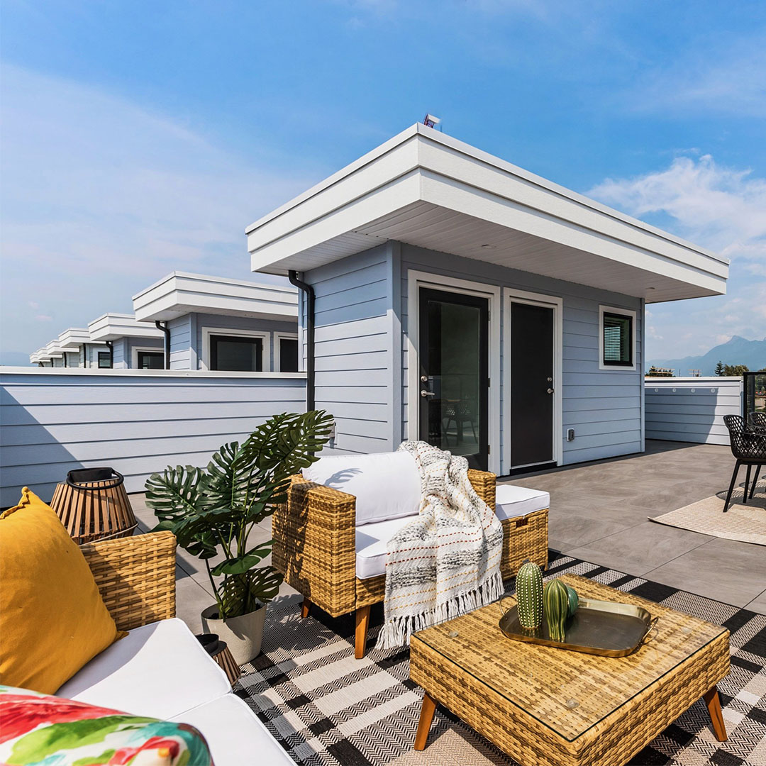 Diverse_Prop's tweet photo. Live the rooftop lifestyle at Iron Horse!

Picture yourself with an additional 600 sq ft of rooftop living space, where you can soak up the summer sun. 

We have move-in-ready homes starting at $769,900 and a 3.99% interest rate to sweeten the deal. Make your move to Ironhorse. https://t.co/0i6Gr4vval