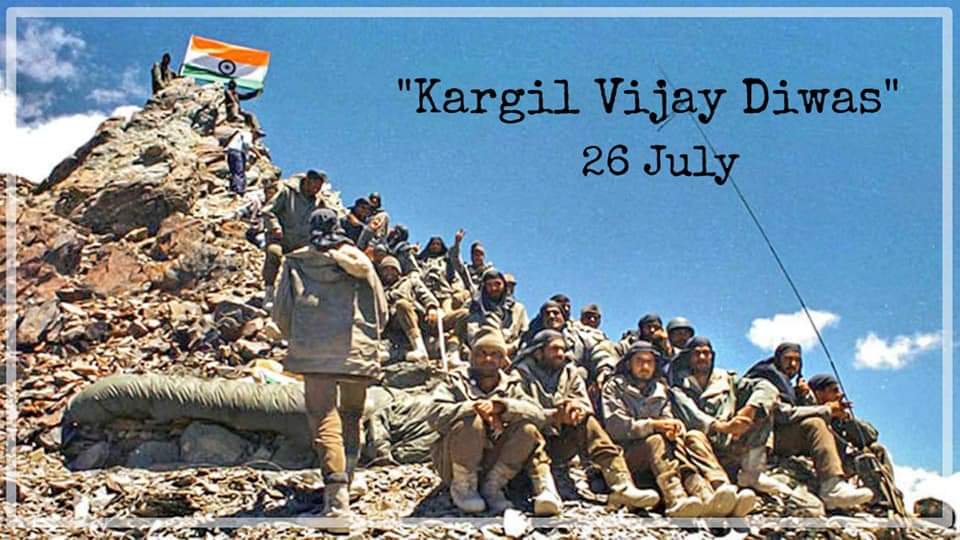 "जितना भी लहु था, बहा दिया वतन के वास्ते, 
एक भी कतरा ना रहने दिया तन के वास्ते...।

आती तो है मौत सभी को और मरते हैं सब लोग, 
पर मौत है वही, जो आए वतन के वास्ते...।"

कारगिल_विजय_दिवस 🇮🇳

शहीद जवानो कोटि कोटि नमन...