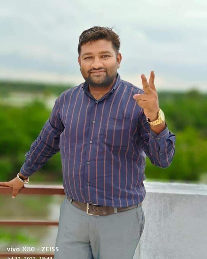 Dharmes01087905's tweet photo. લવાલ ગામ ના સરપંચ અને ગમે તેવા  નાની વયે ખૂબ જ મોટી નામના મેળવ્યા બાદ

 ટુંક જ સમય માં જે નેતાઓ ના કરી શકે ટુંક જ સમય માં હોસ્ટેલ અને શૈક્ષણિક સંકુલ ઉભુ કર્યું એવા  #Mahipatsinh_chauhan  ને જન્મ દિવસની ખુબ ખુબ શુભેચ્છાઓ.
@mahisarpanch https://t.co/0IElPMT0ii