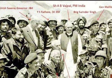 BSF_India's tweet photo. #KargilVijayDiwas 
BSF salutes Brave Heroes of Kargil for their Valour & Sacrifice.
As an ever vigilant BSF Unit stood manning its posts in Chhenigund Area, Shri S S Yadav, Deputy Commandant made the supreme sacrifice in the highest traditions of the Force during the Kargil War.

#JaiHind #BSF #KargilWar
#IndiaSalutesKargilHeroes