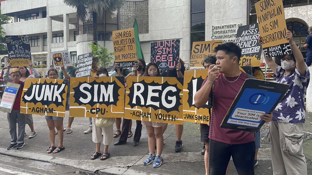 ph_sentinel's tweet photo. ICYMI: Scientists, data professionals &amp; concerned groups gathered at the Department of Information and Communications Technology (DICT) earlier this morning to call against the deactivation of unregistered SIMs.

Today is the deadline for SIM registration in the PH.

#JunkSIMReg https://t.co/gR2RnDlmml