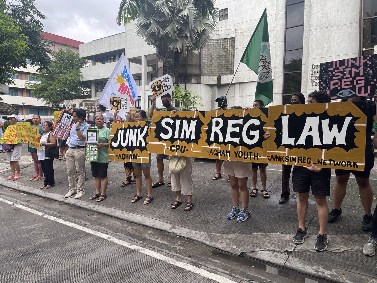 ph_sentinel's tweet photo. ICYMI: Scientists, data professionals &amp; concerned groups gathered at the Department of Information and Communications Technology (DICT) earlier this morning to call against the deactivation of unregistered SIMs.

Today is the deadline for SIM registration in the PH.

#JunkSIMReg https://t.co/gR2RnDlmml