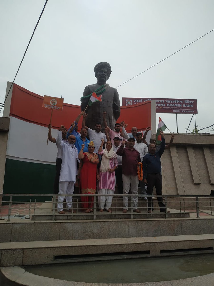 Haryanaclerk351's tweet photo. मुखौटा लगाकर बातचीत करने की बजाय प्रत्यक्ष रूप में बात करें हरियाणा सरकार।। #haryanaclerk35400 @cmohry @mlkhattar @jawaharyadavbjp @csharyana https://t.co/MPL22X1f0p