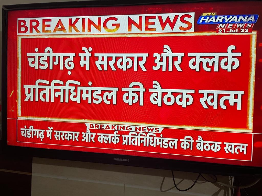 Haryanaclerk351's tweet photo. मुखौटा लगाकर बातचीत करने की बजाय प्रत्यक्ष रूप में बात करें हरियाणा सरकार।। #haryanaclerk35400 @cmohry @mlkhattar @jawaharyadavbjp @csharyana https://t.co/gkJOAQmdYn