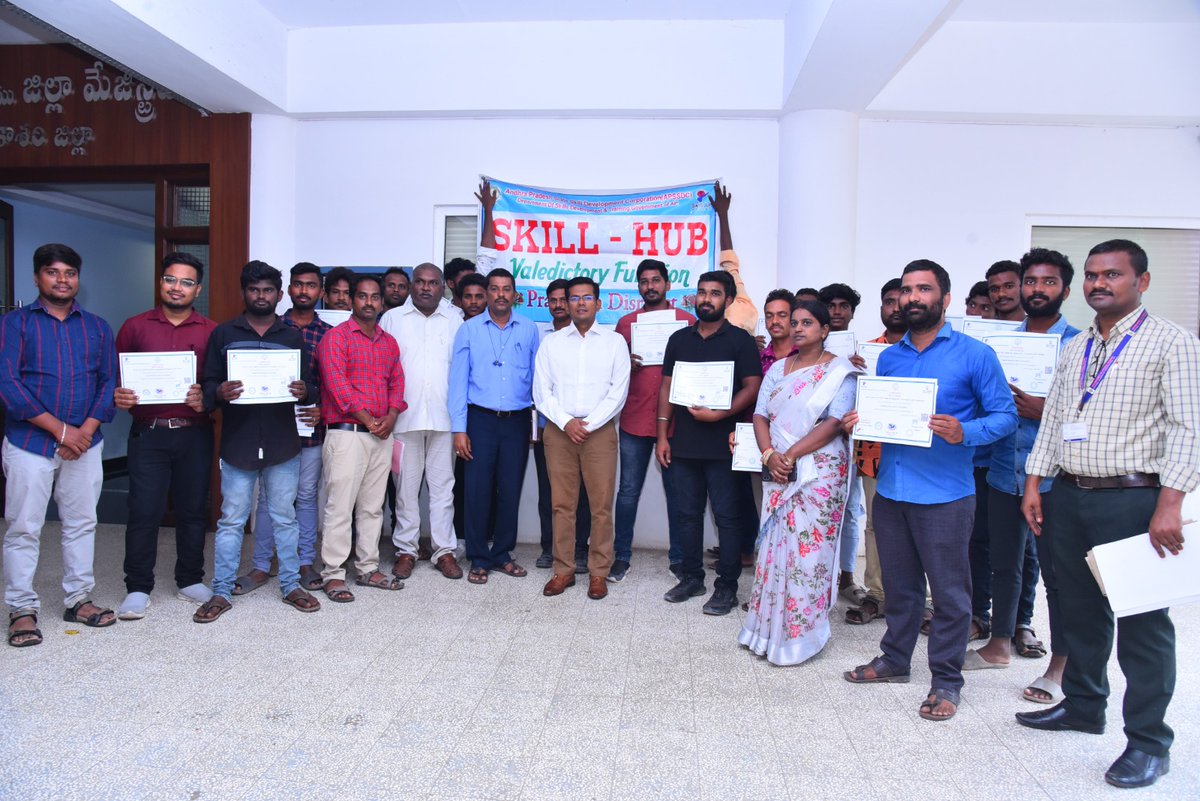 AP_Skill's tweet photo. @AP_Skill has Conducted Valedictory Function for 1 Batch #SkillHub Trainees at Collectrate #Ongole #PrakasamDistrict
Attended Guests & Officers
Sri #ASDhineshKumar IAS Hon'ble District Collector
Sri #TBhardwaj DEO-Employement Training & Department
Sri #NagaSreenu AD,NAC https://t.co/URKqx9tdmp