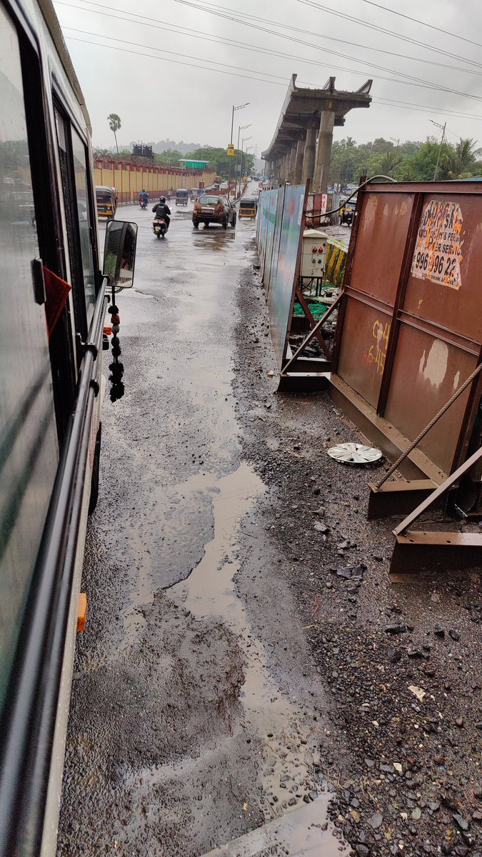 indranildas1966's tweet photo. #Mumbairoads in monsoon, a menace for all office goers.Crossing a small patch of road on jvlr besides AM Naik tower is damaged past several months, but the authorities are not at all concerned. Everyday a congestion of 15-20 mins for the same place. #cmooffice #BMC https://t.co/zCgToO4x1z