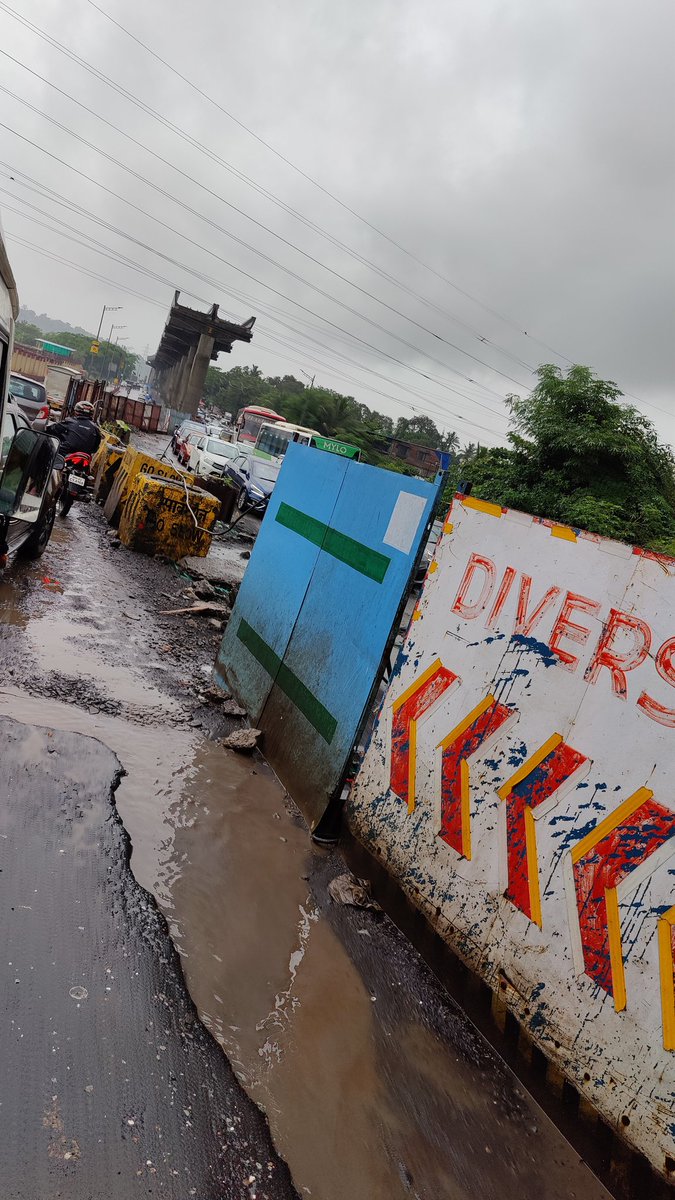 indranildas1966's tweet photo. #Mumbairoads in monsoon, a menace for all office goers.Crossing a small patch of road on jvlr besides AM Naik tower is damaged past several months, but the authorities are not at all concerned. Everyday a congestion of 15-20 mins for the same place. #cmooffice #BMC https://t.co/zCgToO4x1z