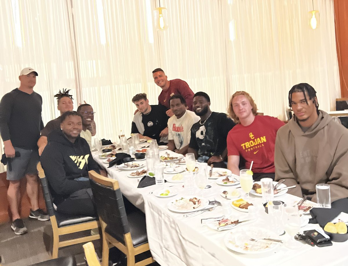 Let’s Eat💪 So excited to see this group perform. Honored &amp; blessed to be their Coach. Power of the Unit. 

✌️Fight On