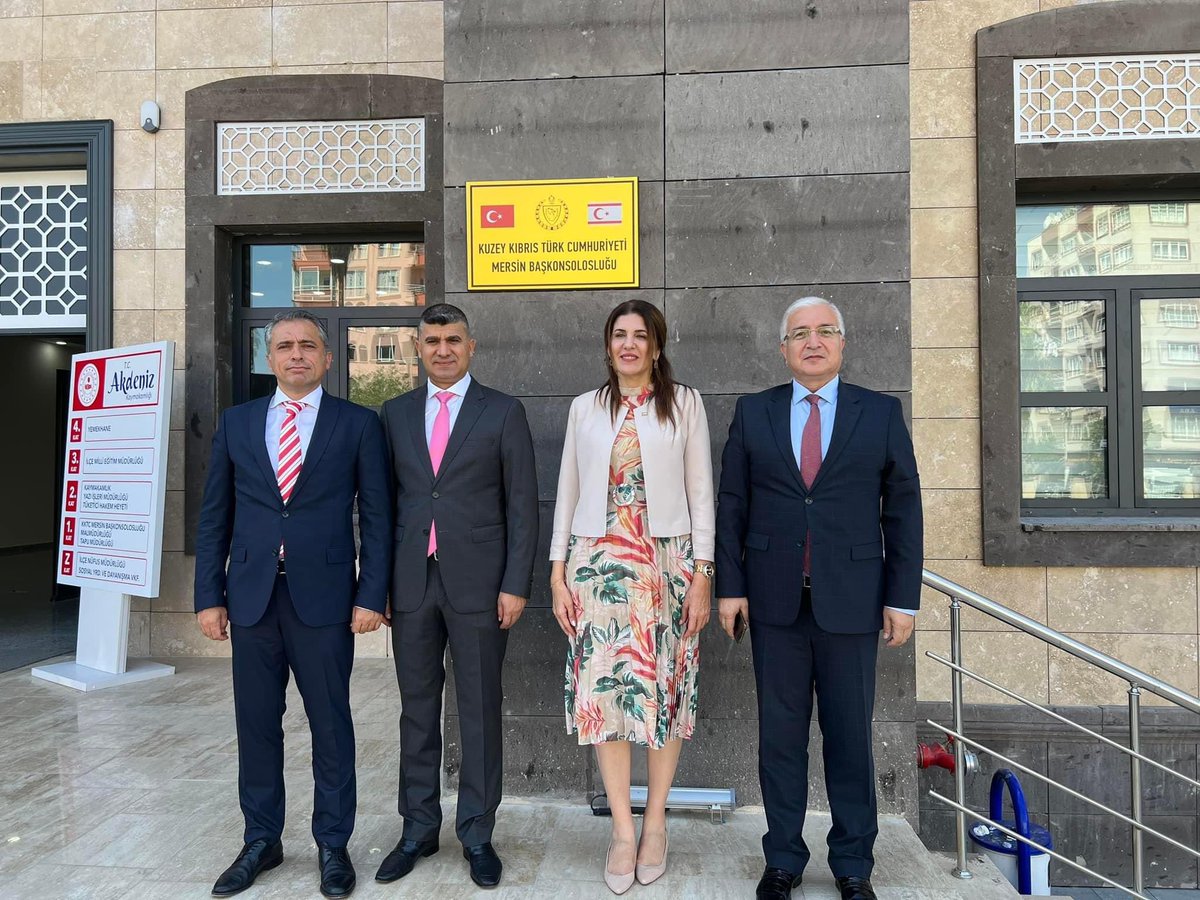 Mezitli Kaymakamı Gürsoy Osman Bilgin, Toroslar Kaymakamı İbrahim Çenet ve Akdeniz Kaymakamı Zeyit Şener, Barış ve Özgürlük Bayramı münasebetiyle Başkonsolosluğu ziyaret etti. Görüşmede, Mutlu Barış Harekatı ile ilgili sohbet edildi ve iki ülkedeki güncel konular değerlendirildi.