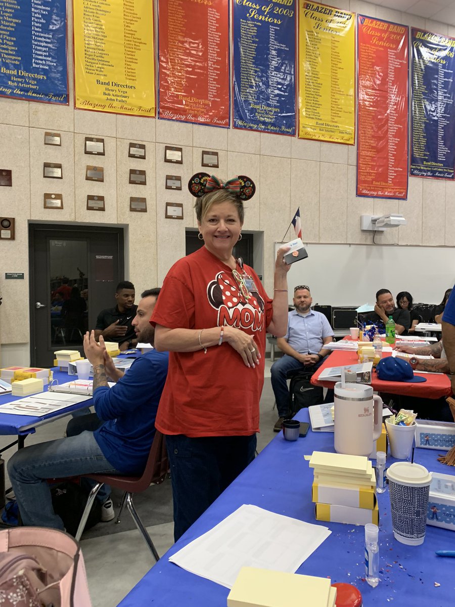 PAlcaraz_AHS's tweet photo. Celebrations here at Americas High school!!!! 🤩🎉🎉🎉🎉🎉🎉🎉
#BetterTogether #BlazeUpAsUp https://t.co/VkwoYGN6KH