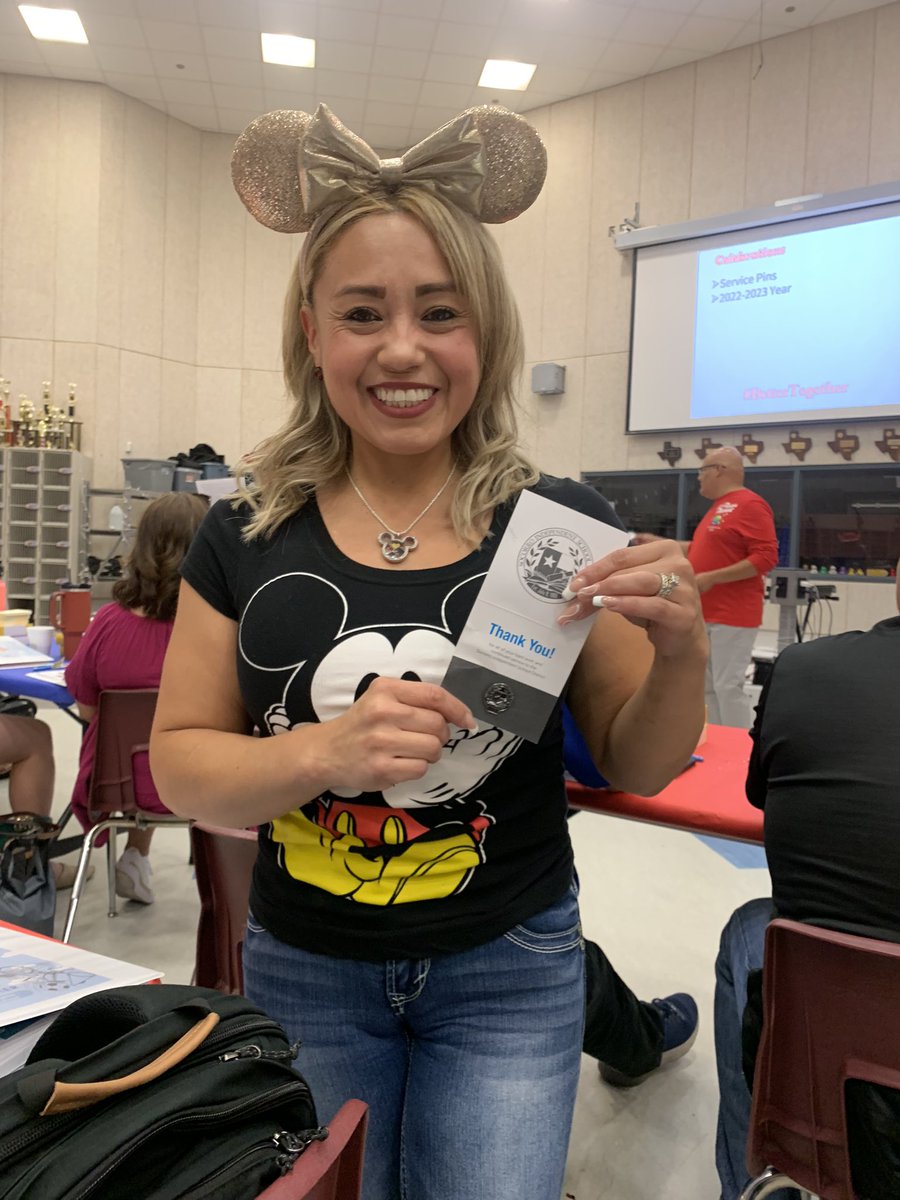 PAlcaraz_AHS's tweet photo. Celebrations here at Americas High school!!!! 🤩🎉🎉🎉🎉🎉🎉🎉
#BetterTogether #BlazeUpAsUp https://t.co/VkwoYGN6KH
