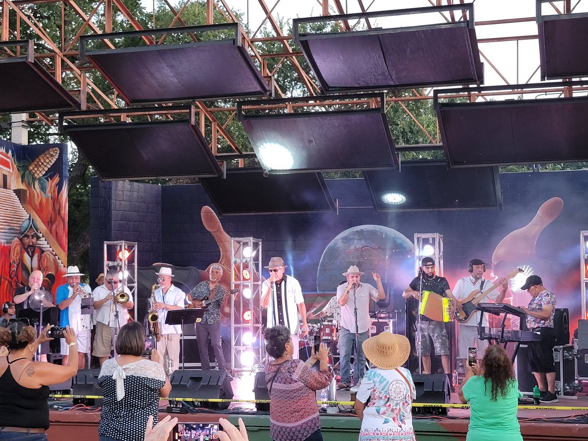 LouisValdez1's tweet image. The Pan Am Hillside Summer Concert series '23. The Tiarras and Ruben Ramos are both on 🔥. #ATX #EastAustin 
#LiveMusicCapitaloftheWorld #ElGatoNegro @thetiarras