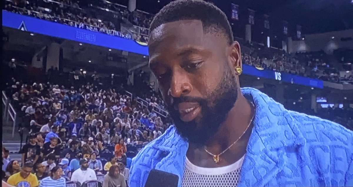 NBA Legend and Chicago Sky co-owner Dwyane Wade is in the building for tonight’s Sky and Aces matchup!

#WNBA https://t.co/HEVrynzWut