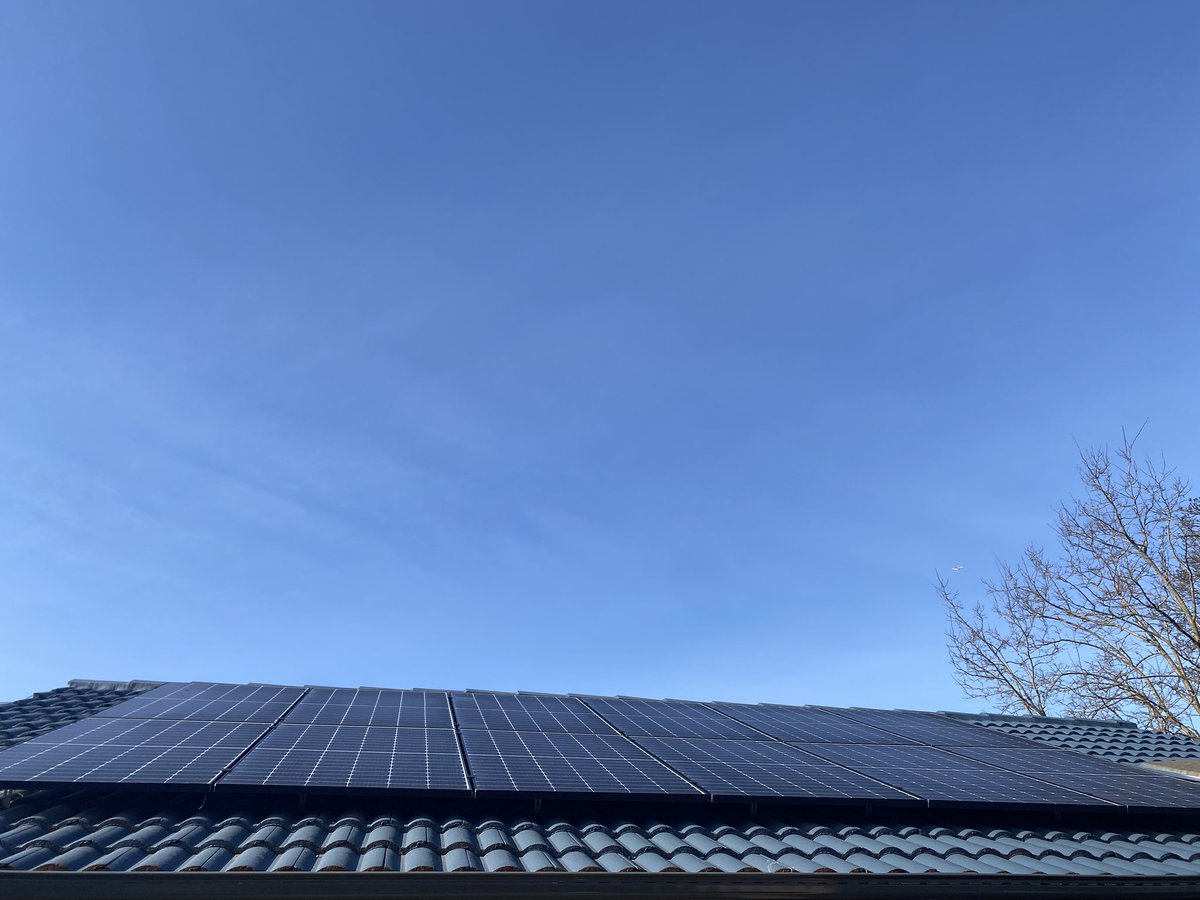 gigantiqandy's tweet photo. So last month I had a gas bill the was approximately $420. I stopped using the ducted and using some efficient electric heating. With Solar and a battery…my gas bill this month was < $80 and my electricity bill was less than $90. Happy with that. https://t.co/RMySBLE3Hf