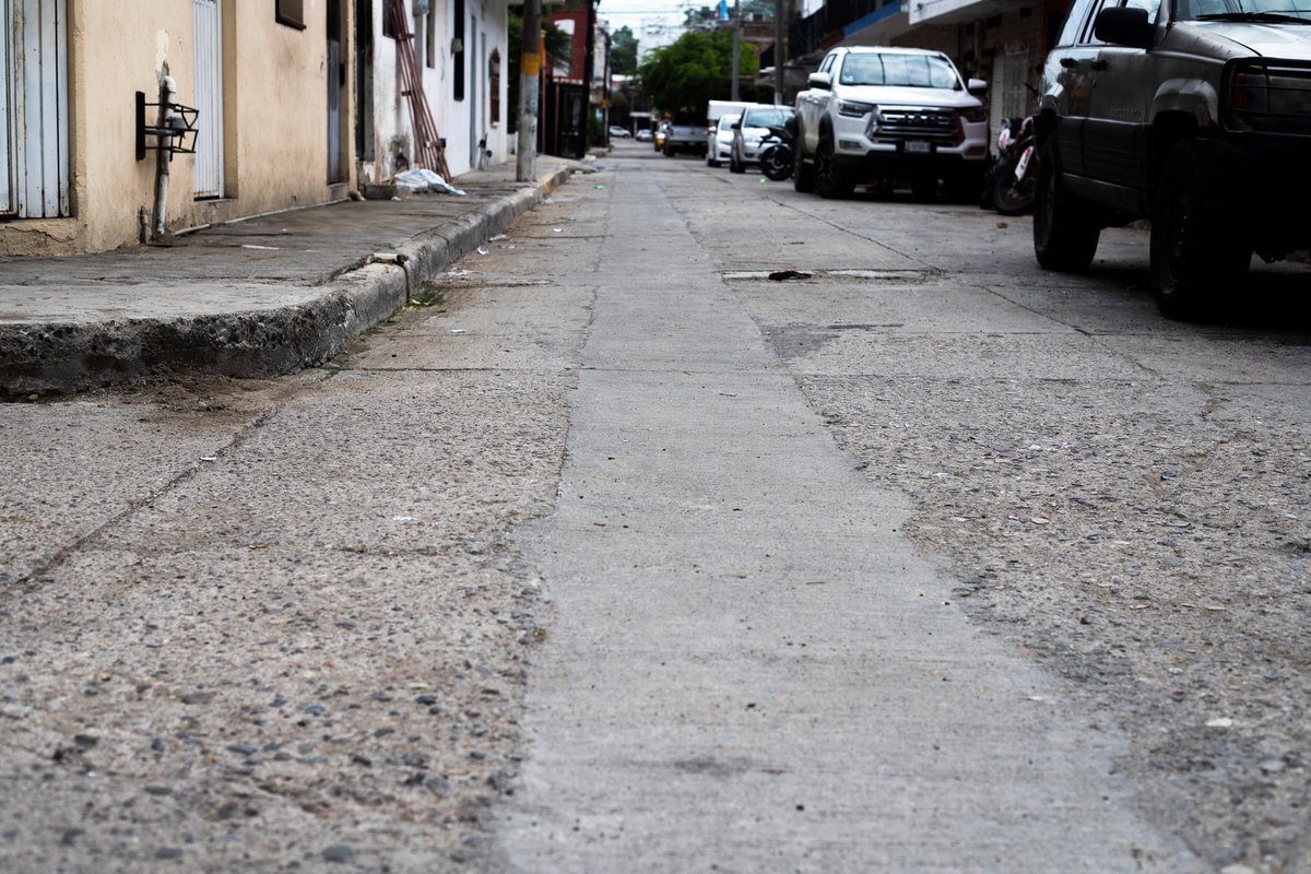 GriseldaMtzMtz's tweet photo. Felices por la #EntregaDeObra con #CAPDAM en la colonia La Pedregosa para benéfico de más de 2 mil familias de la zona; una obra más de modernización de líneas de agua potable. #PorAmorAManzanillo https://t.co/2KhetFZzap