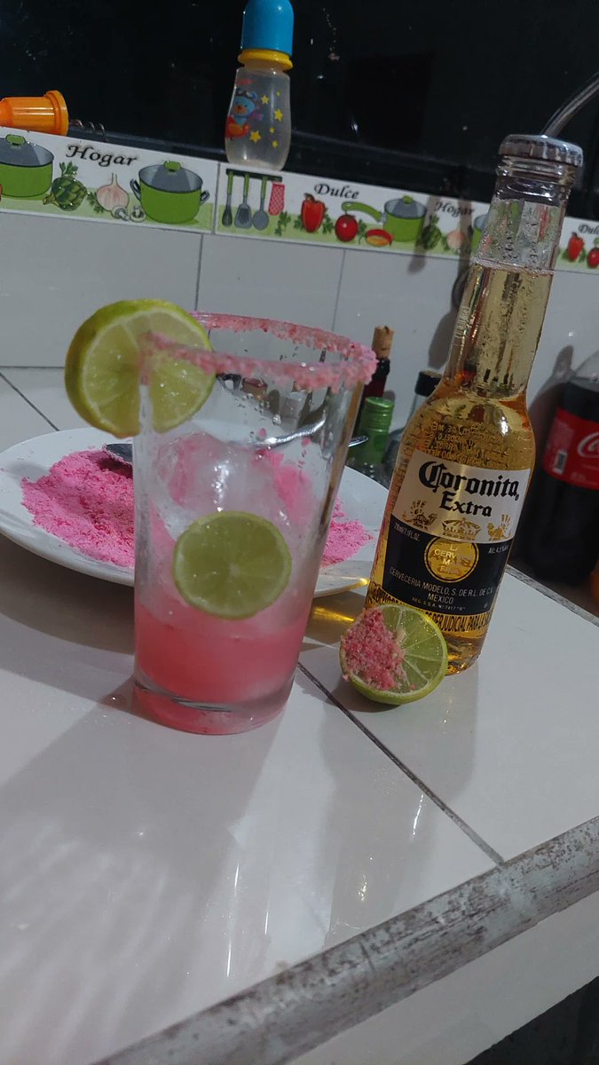 Yorgeli41806705's tweet photo. La corona también viste de barbie
 
#Barbie #Corona #Barbiefanart 

https://t.co/Ee79SrbPeO https://t.co/xTl67yhBdn