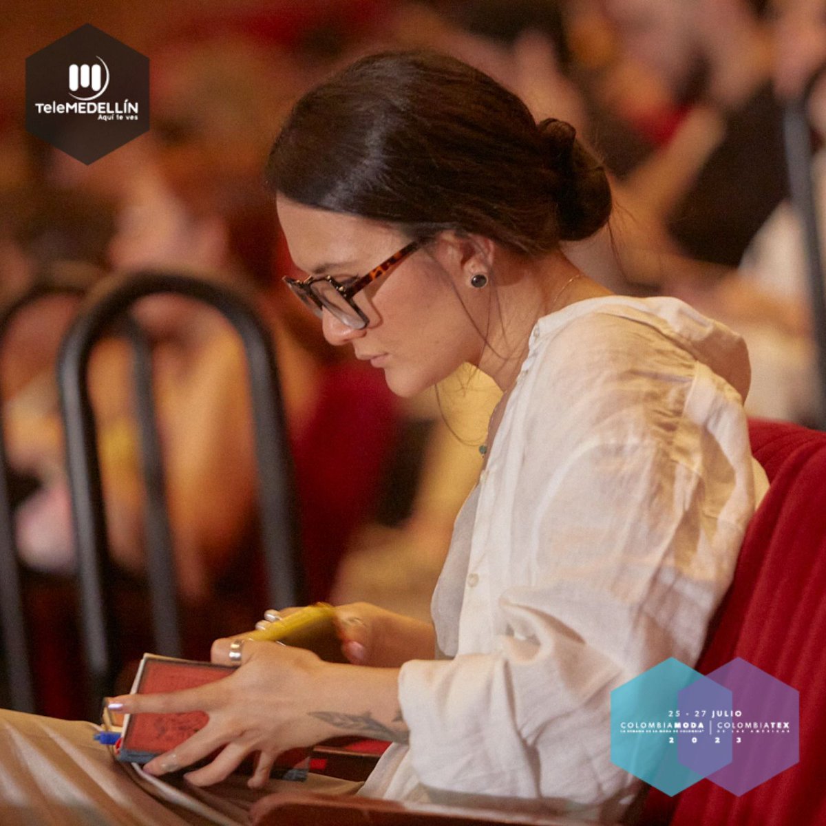 Telemedellin's tweet image. #TMEsModa | Expertos globales llegaron al pabellón del conocimiento para compartir sus saberes sobre la industria de la moda. 🧠💡🧶

Disfruta de la transmisión de todas las pasarelas en nuestra app #TM+ y en nuestras plataformas digitales.