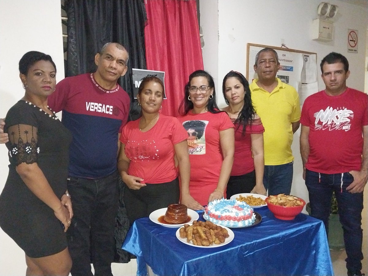Acto en saludo al 26 de julio celebrado en las residencias del Fuerte Tiuna del #DistritoCapital recordando la generación del Centenario por un ❤🖤 

#70Moncada #ConTodosLaVictoria