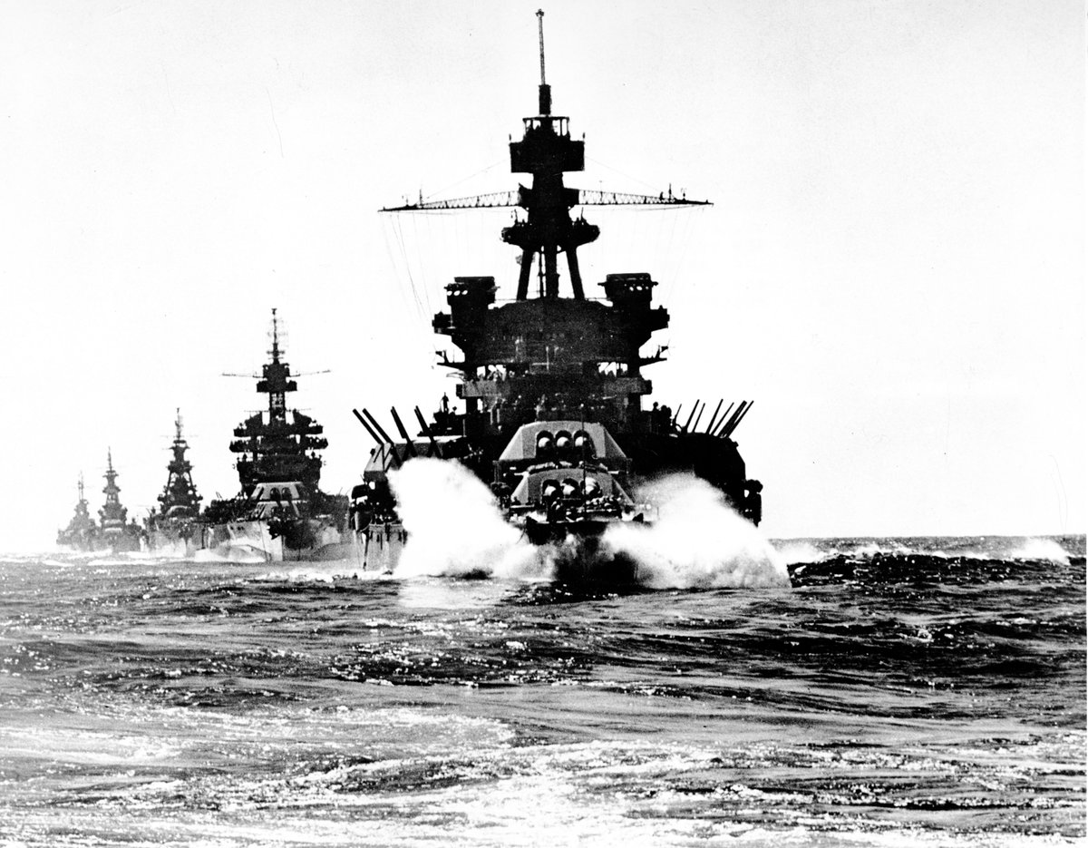 Rich_Ships's tweet photo. [4K] BB-38 USS Pennsylvania leads BB-45 USS Colorado, CA-28 USS Louisville, CA-33 USS Portland, and CL-56 USS Columbia in a battle line entering Lingayen Gulf in the Philippines, January 1945.

This pic never gets old

80-G-59525 #BB38 #BB45 #CA28 #CA33 #CL56 https://t.co/hHRFJd4dmh