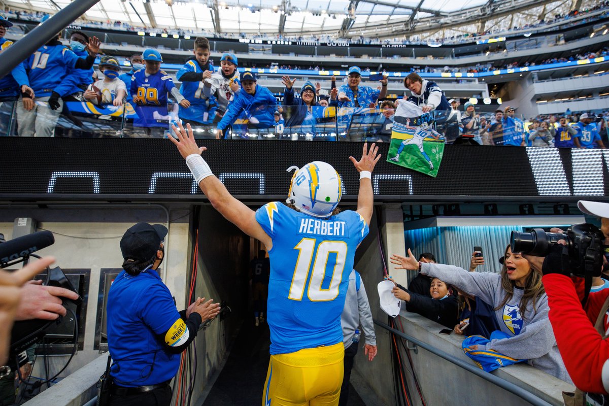 chargers's tweet photo. u already know it's gonna be a show when this mfer shows up

→ https://t.co/NluBr80xgo https://t.co/z6ZwRPVvVr