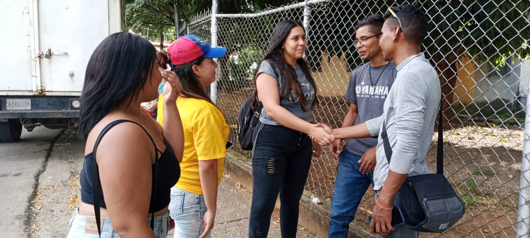 unidadguarico's tweet photo. Unidos y Organizados por la Primaria🇻🇪

Recorrido #CasaxCasa en el Sector Popular "San Rosa" de San Juan de los Morros #Guárico , llevando un mensaje de UNIDAD y motivando a la participación en la Primaria del #22Oct 

Estamos #OrganizadosxLaPrimaria https://t.co/Vxf0OZZT9h