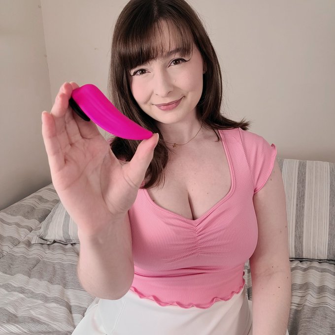 My first sex toy giveaway! For a chance to win the Ferri panty vibe follow @CamModelToys + Like and retweet