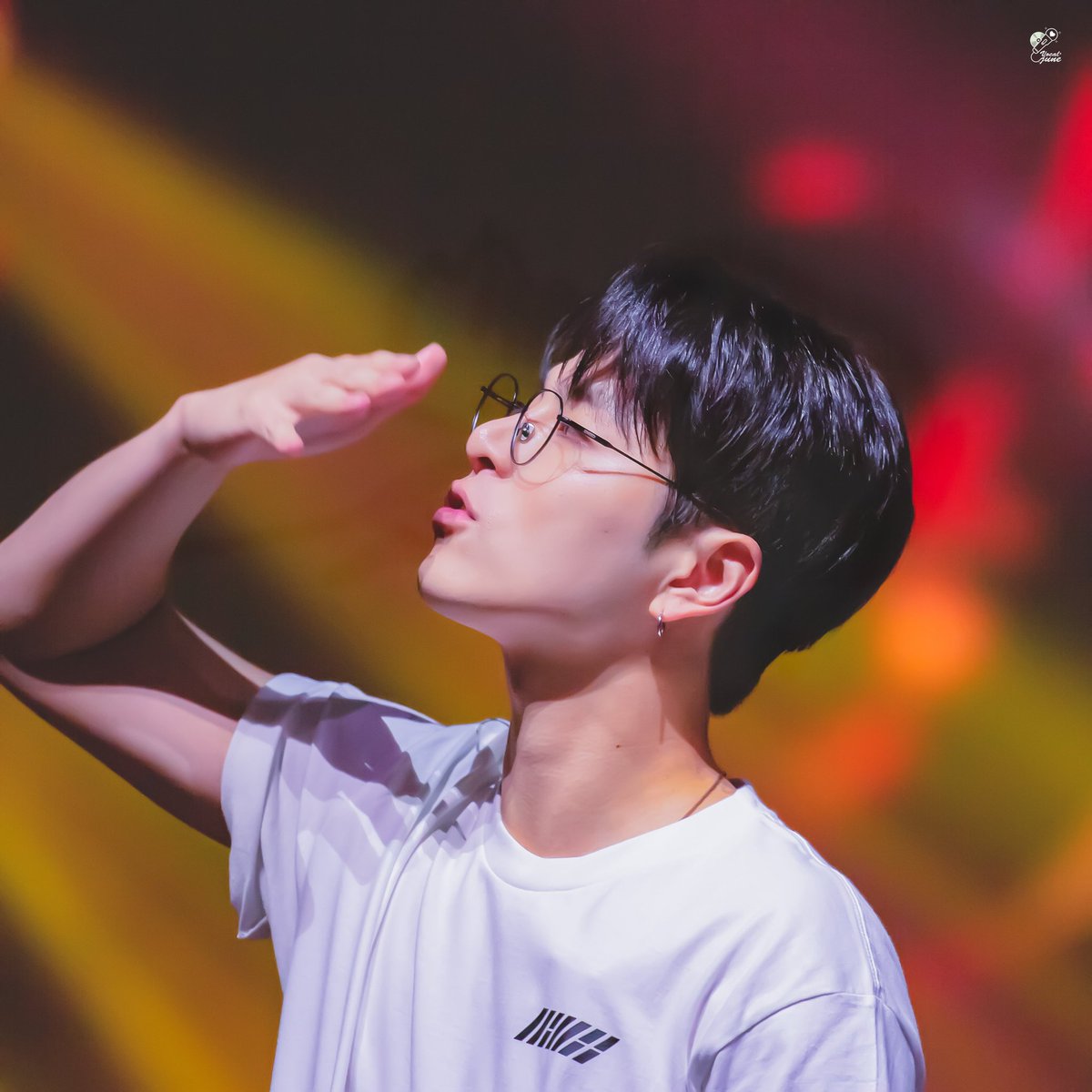 kooskyjunhoe's tweet photo. 📸 － KOO JUNHOE in glasses at iKON TAKE OFF MALAYSIA 2023 thread －

credit on pict https://t.co/hYktRtrqJK