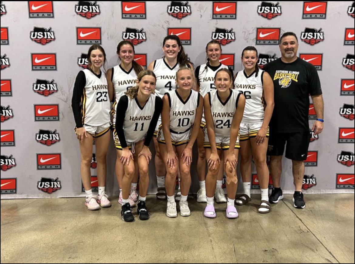 Soph_Hoffmann5's tweet photo. What a great experience I had this year getting to play with the 17u &amp; 16u SI Hawks teams! Loved playing with both teams and will miss the 17u girls 🤍 Already looking forward to next season! 🏀🖤💛 #sihawks #wbball https://t.co/iX6DeQbjWl