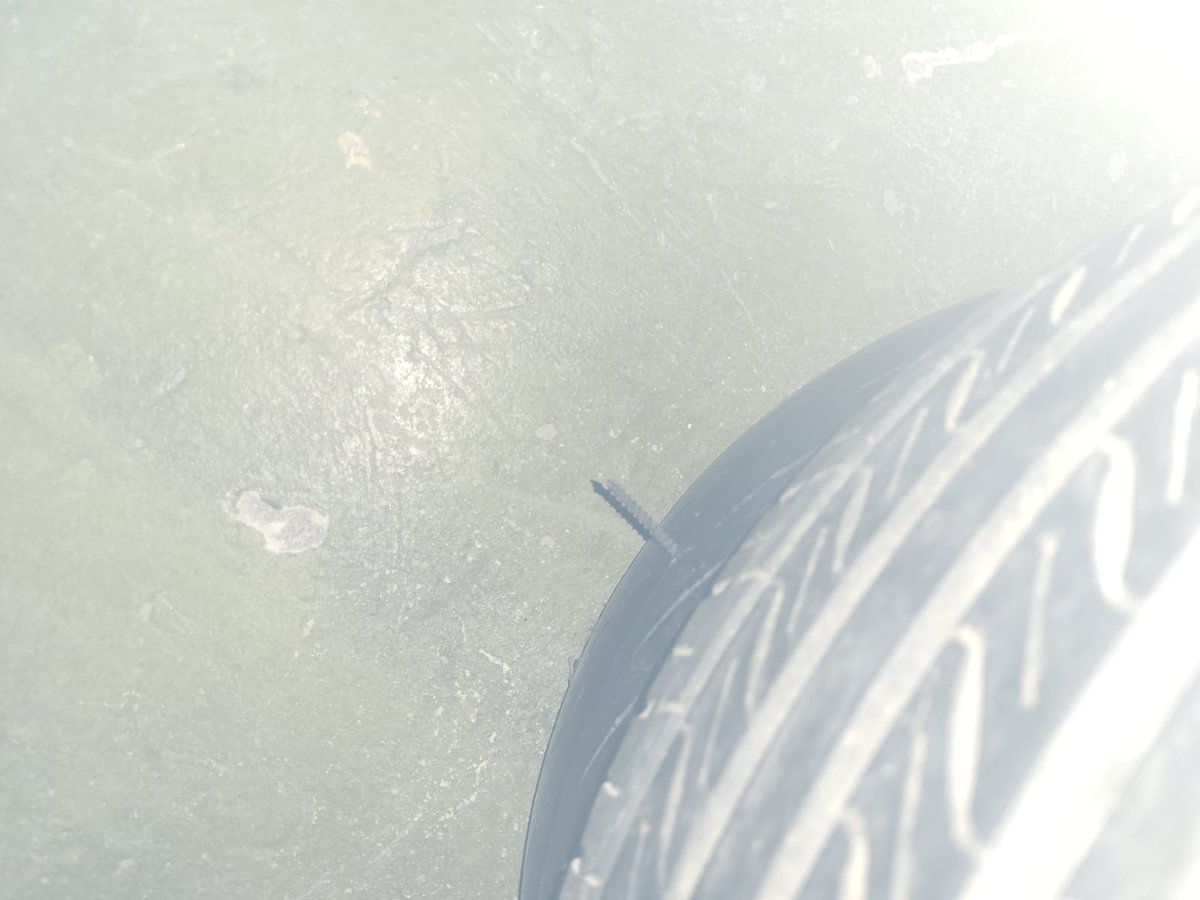 En Mr. Joy El Dorado, en la zona Joy Láser, un laberinto oscuro donde los niños juegan...una llanta con un tornillo expuesto que lastimo a mi hija. Rapida ayuda del equipo de enfermería, pero lamentable el pobre mantenimiento de estos "juegos" <a href="/juanjoseyunez/">Juan José Yúnez</a> <a href="/Micpetersenr/">Michael Petersen</a>