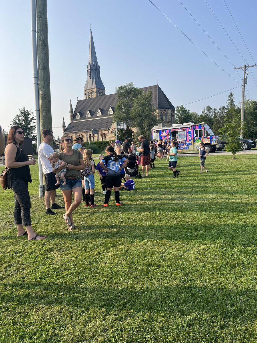 AmandaBrodhagen's tweet photo. Sports bring people together and that’s especially evident in rural communities. This evening, I attended the Kinkora Athletic Association Soccer Family Fun night! Congratulations to the kids, families and volunteers on a wonderful event. ⚽️🥅 #ElliceWard https://t.co/aerTbY8GQ3