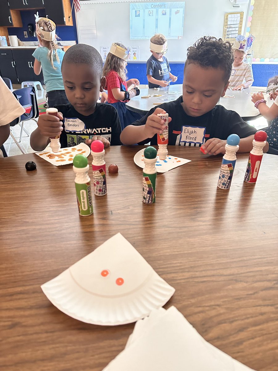 msbfincher's tweet photo. Day 2 of kindergarten preview ✅ #BuzzWorthy @mrskiddskinders @MissAMattingly https://t.co/T6p8OyK6Cj