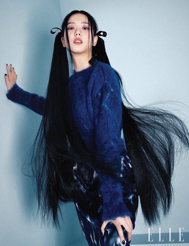 Koreaboo's tweet photo. JISOO FOR ELLE KOREA 🖤 https://t.co/Pm1srvJBOj