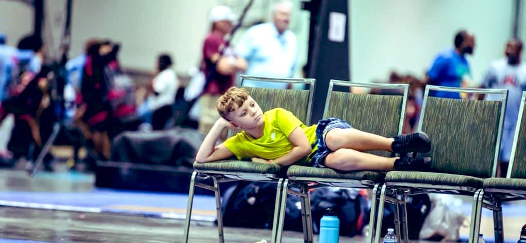 ambermathurin's tweet photo. Lukas has this coaches kid thing down๐๐
My kids cannot be the only ones taking advantage of the situation ๐ซก๐๐
#ThatMomLife #ThatCoachLife
#SwiftHSYear3 โ
Photo cred ๐ธ @JeniDolan https://t.co/9nzcDndKs7