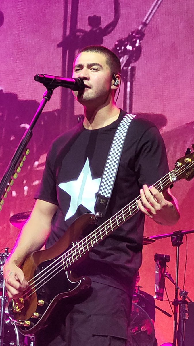 Mudando meu papel de parede em 3,2,1…

#The5SOSShowBrazil 
#The5SOSShowSãoPaulo