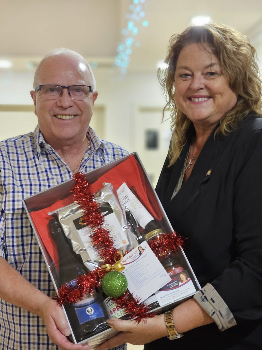 NatCookMP's tweet photo. Keith and The Reserve Lifestyle Village accepted my donation for their Christmas in July π
fundraiser for the @CancerCouncilSA.
#cancercouncilsa https://t.co/WlWibfScHp