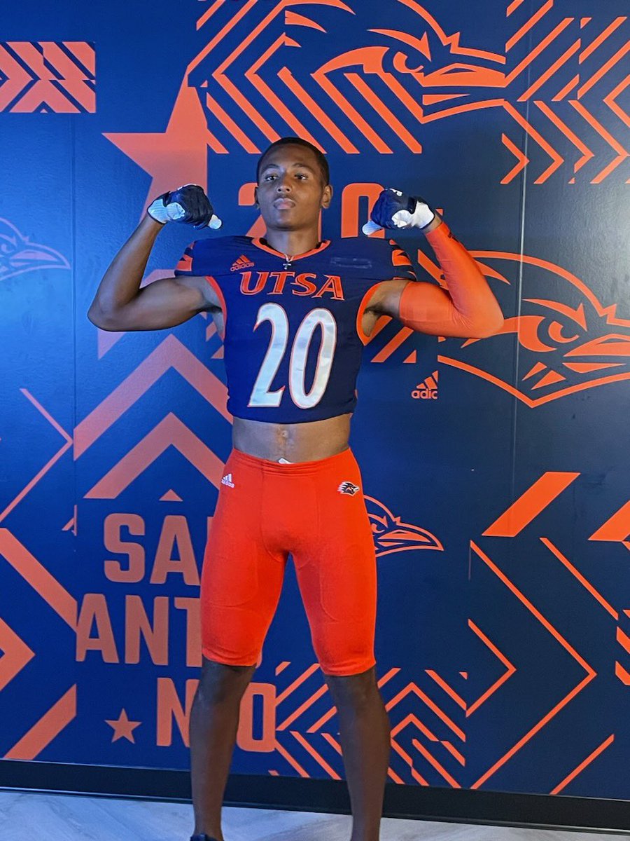 LarryBentonIII's tweet photo. Thank you @UTSAFTBL for the great visit today. I really appreciated the great hospitality and getting to see the campus! @CoachJP3 @CoachTraylor @STHFootball https://t.co/eDhZaXVwWW