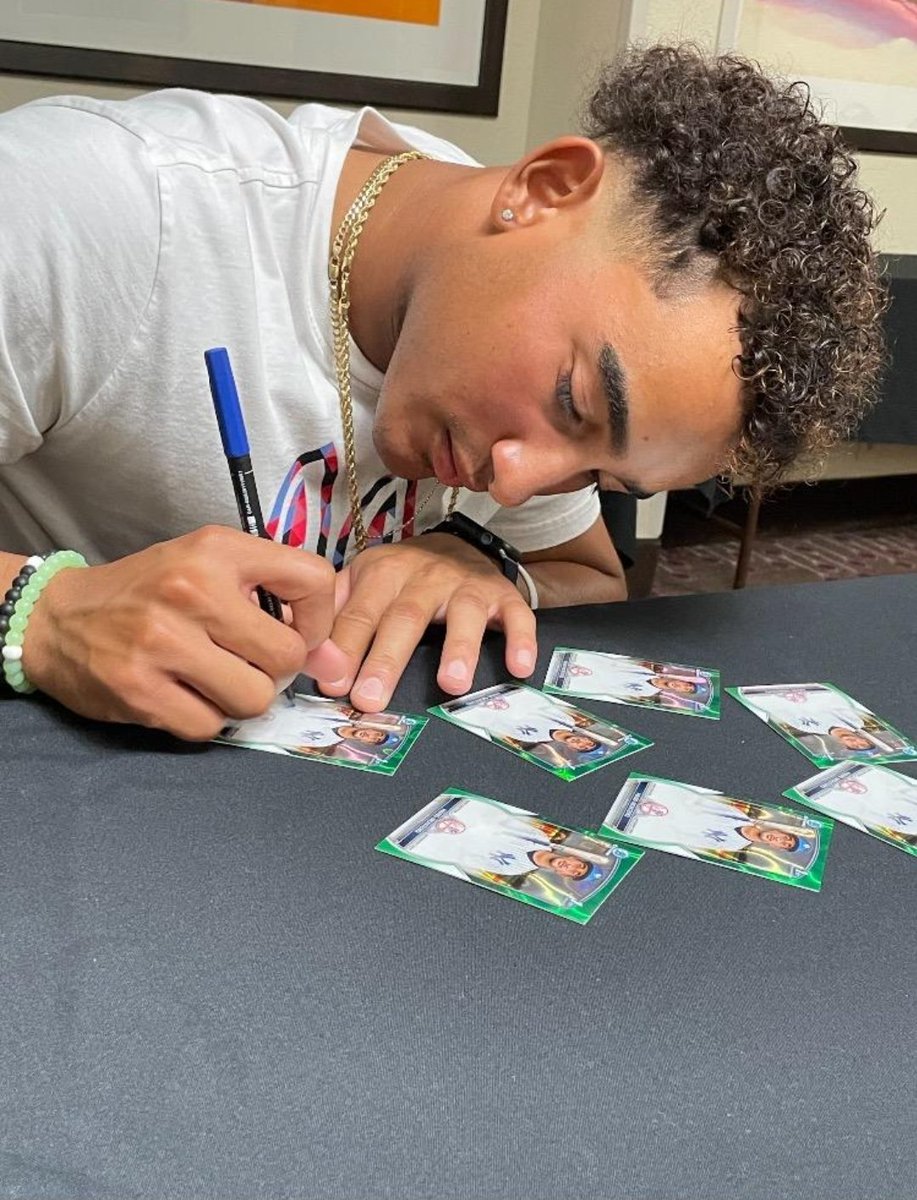Hans Montero first official baseball card signing with <a href="/Topps/">Topps</a> out in Florida. 

#projectionmanagement #mlbagent #mlbprospect #newyorkyankees #toppsbaseball #bowman1st