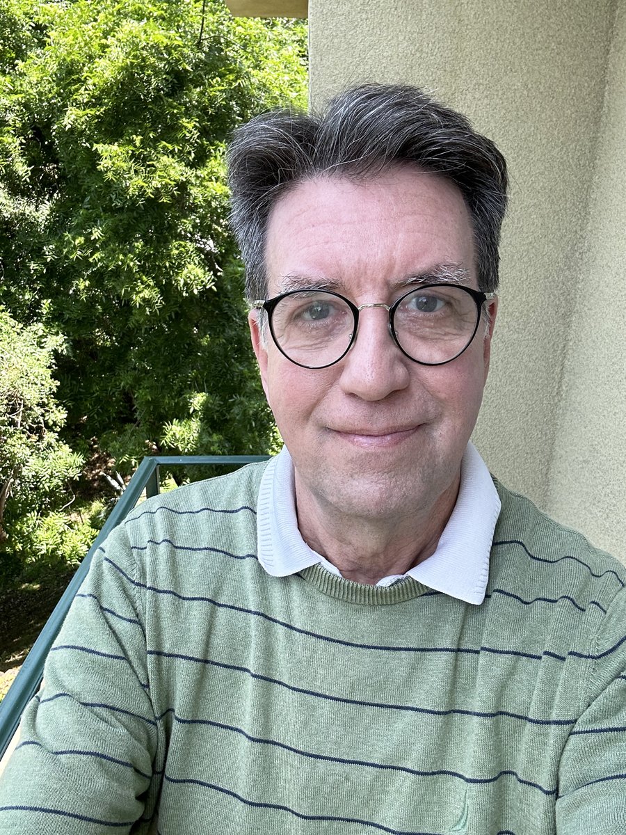 MeeksChris's tweet image. For fiction readers, consider "Views from an Italian Bridge." An American art professor returns to Florence, Italy, to follow up on the one lover he shouldn't have lost. Will his art history help him? buff.ly/3WrOLkx #fiction #shortstories #Florence #artists #barbar